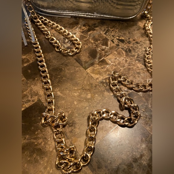 Victoria Secret~Silver Snake Print Crossbody with Gold Chain, Silver Tassel NWOT - Picture 10 of 15